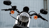 Sportster XL 883 Iron / Schwarzer Lenker im Dragster-Style