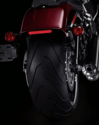 Softail Breakout 114 / Fetter Hinderradreifen mit 240 mm