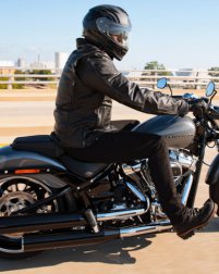 Softail Breakout 114 / Vorverlegte Rasten, Doppelsitzbank