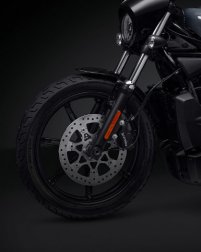 Sportster Nightster / Satinschwarze Rder