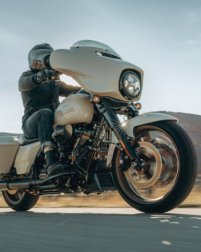 Street Glide ST / Klassische Batwing-Verkleidung