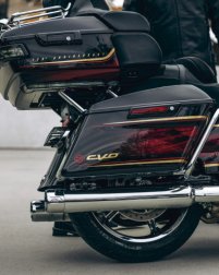 Anniversary CVO Road Glide LTD / ... gepaart mit luxurisem Komfort