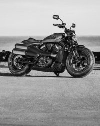 Sportster S / Hoch montierte Auspuffanlage